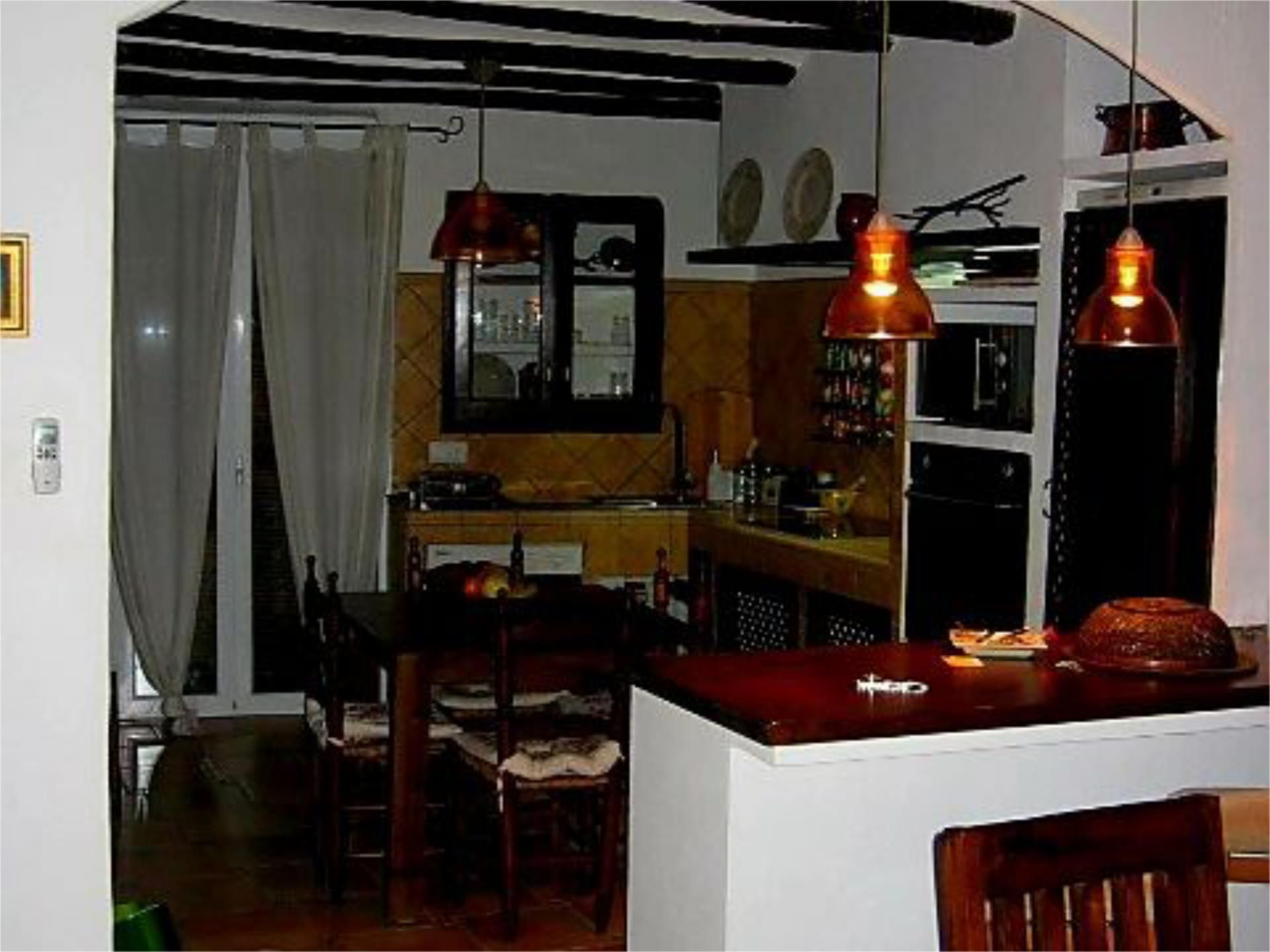 Cuina de Casa adosada en venda en Albesa amb Aire condicionat, Calefacció i Parquet
