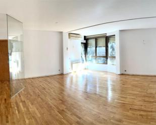 Living room of Flat to rent in  Madrid Capital  with Air Conditioner, Heating and Private garden