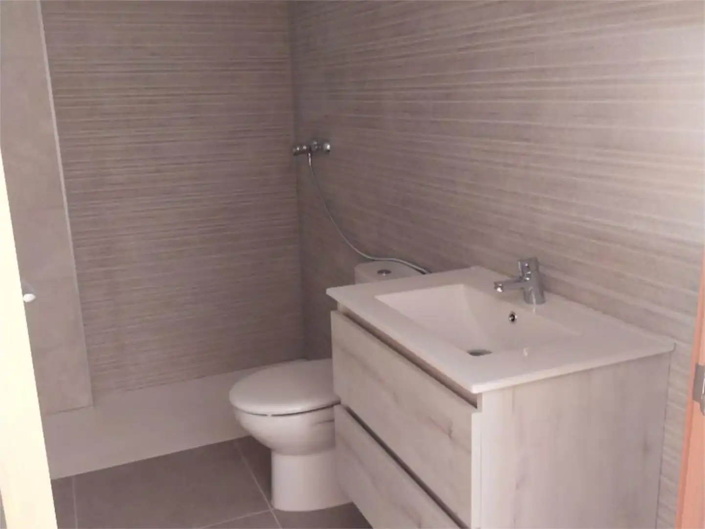 Bathroom of Flat for sale in La Puebla de Alfindén  with Terrace