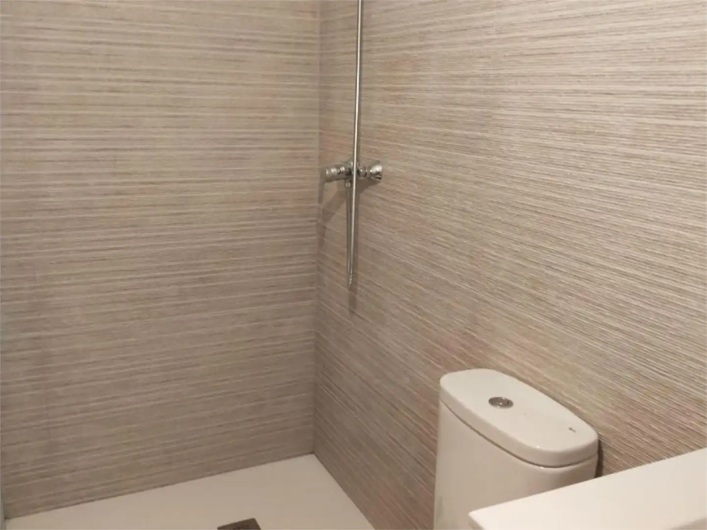 Bathroom of Flat for sale in La Puebla de Alfindén  with Terrace