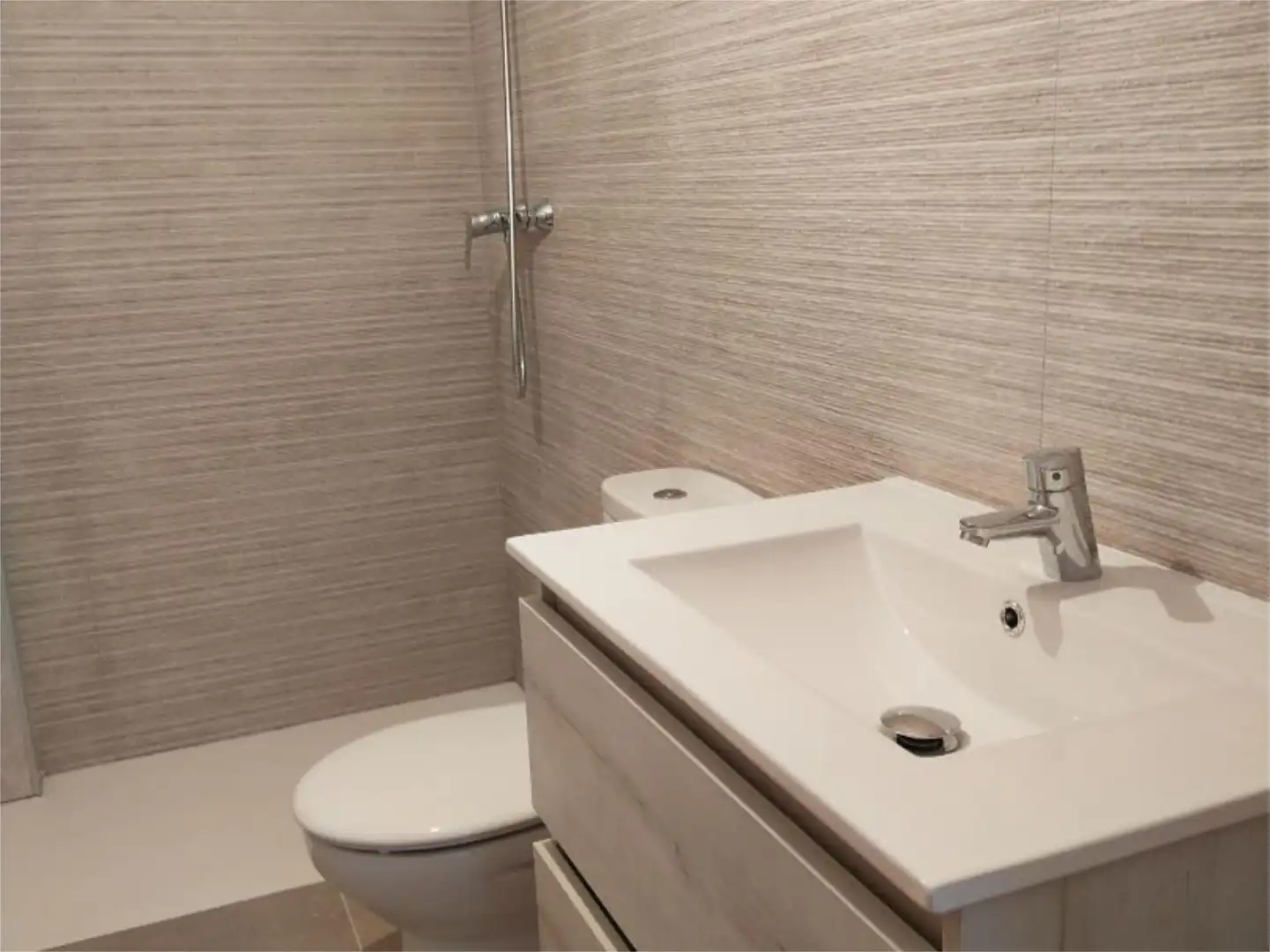 Bathroom of Flat for sale in La Puebla de Alfindén  with Terrace