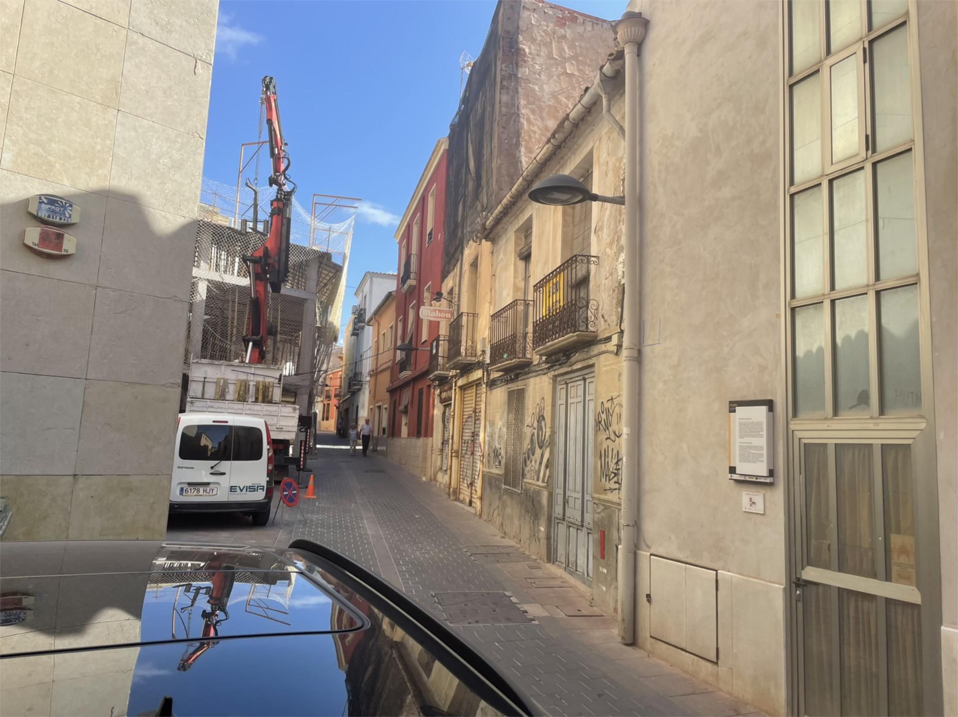 Vista exterior de Casa adosada en venda en Villena amb Balcó