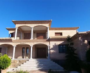Vista exterior de Casa o xalet en venda en  Toledo Capital amb Aire condicionat, Terrassa i Balcó