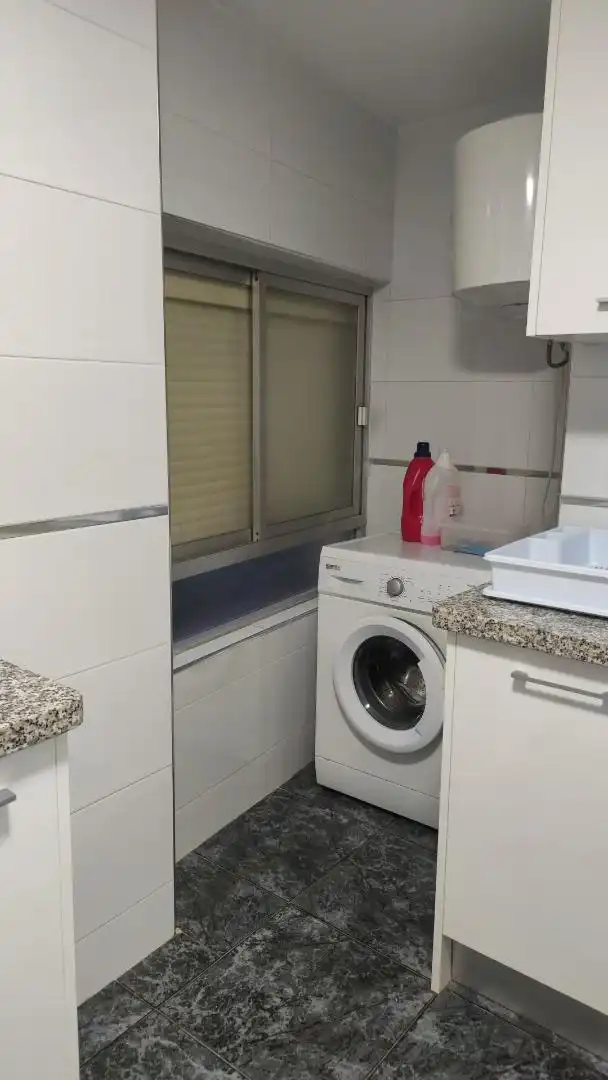 Piso de alquiler en Calle Santa María del Valle, El Valle - Universidad