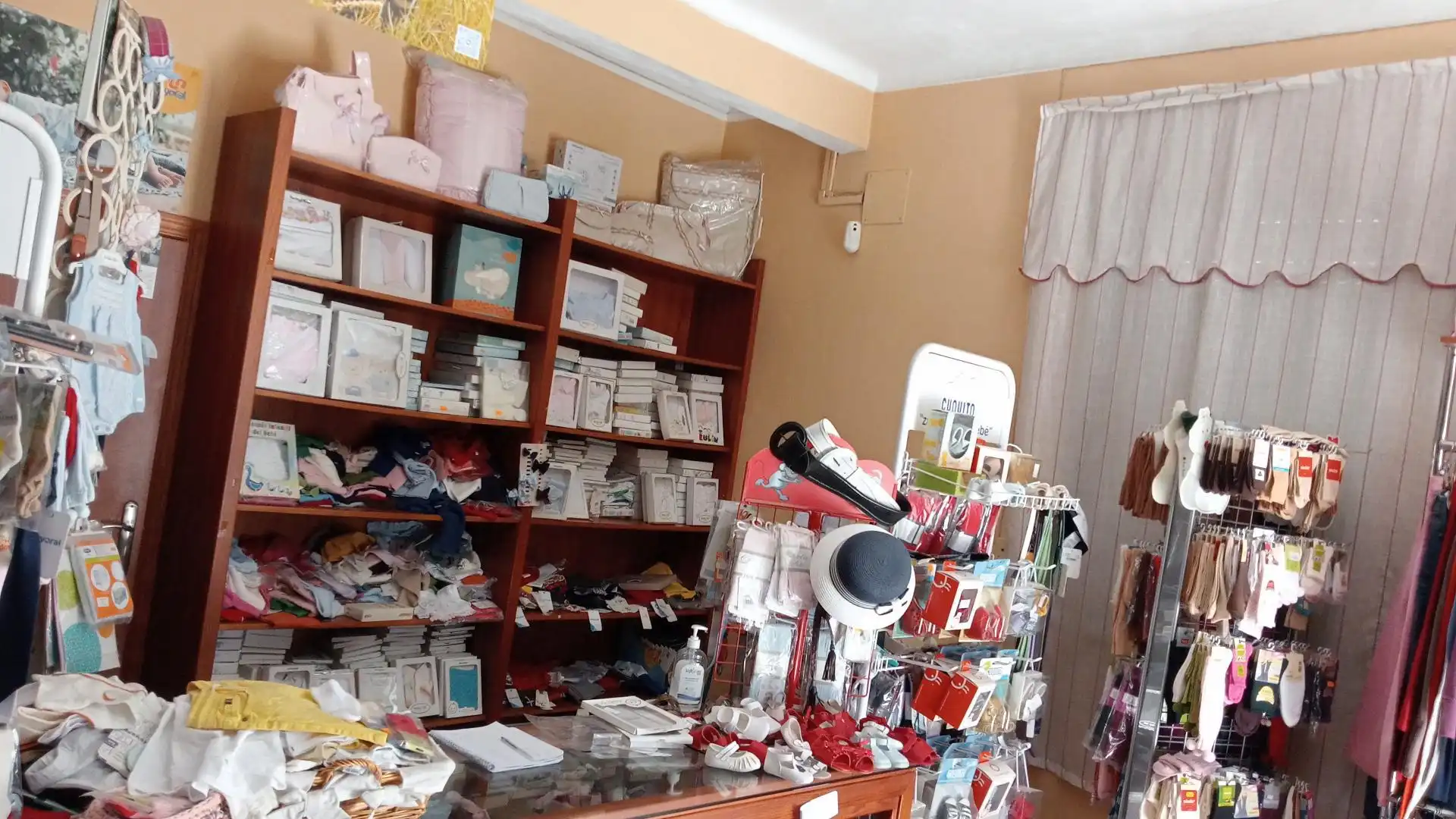 Commercial properties for sale in Cañete de las Torres  with Air Conditioner and Heating