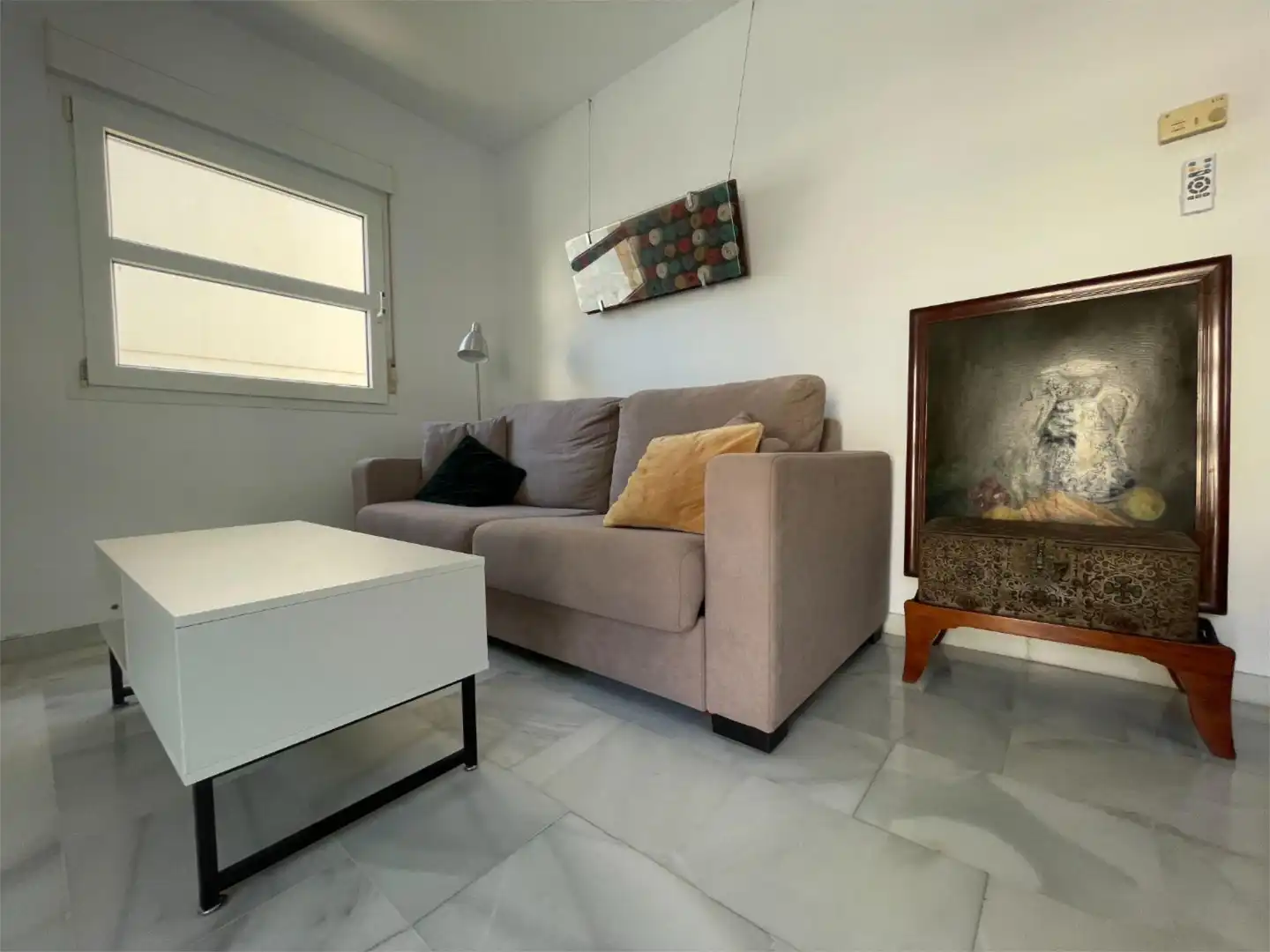 Pis de lloguer a Avenida Bahía Blanca, 5, Asdrúbal - Bahía Blanca Sala d'estar de Pis de lloguer en Cádiz amb Moblat