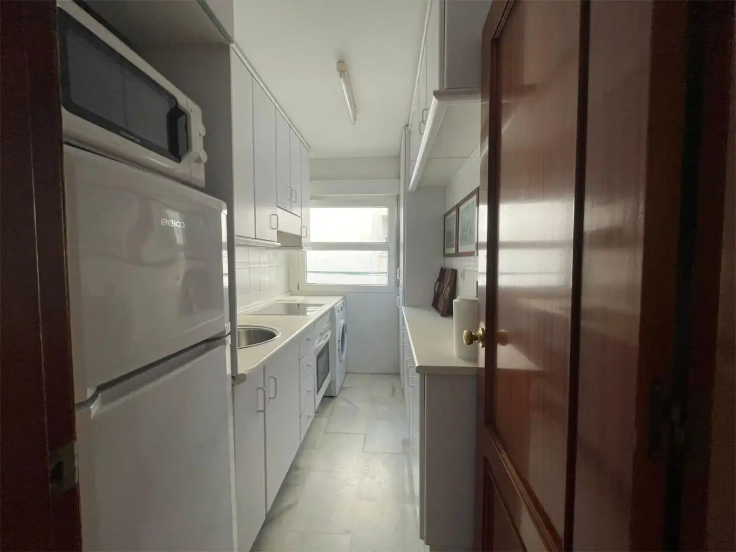 Pis de lloguer a Avenida Bahía Blanca, 5, Asdrúbal - Bahía Blanca Cuina de Pis de lloguer en Cádiz amb Moblat