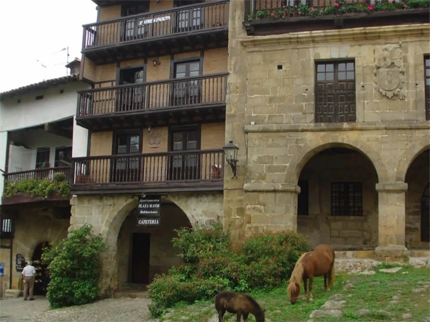 Dúplex en venda a Plaza Mayor, 12, Santillana del Mar Vista exterior de Dúplex en venda en Santillana del Mar amb Balcó