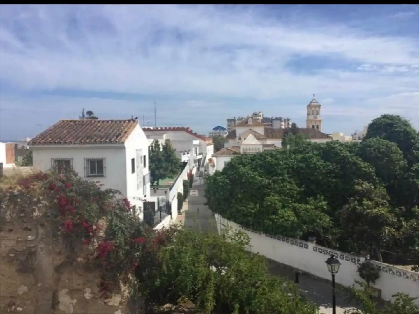 Casa adosada en venda a Avenida Trapiche, 9, Miraflores Vista exterior de Casa adosada en venda en Marbella amb Terrassa i Balcó