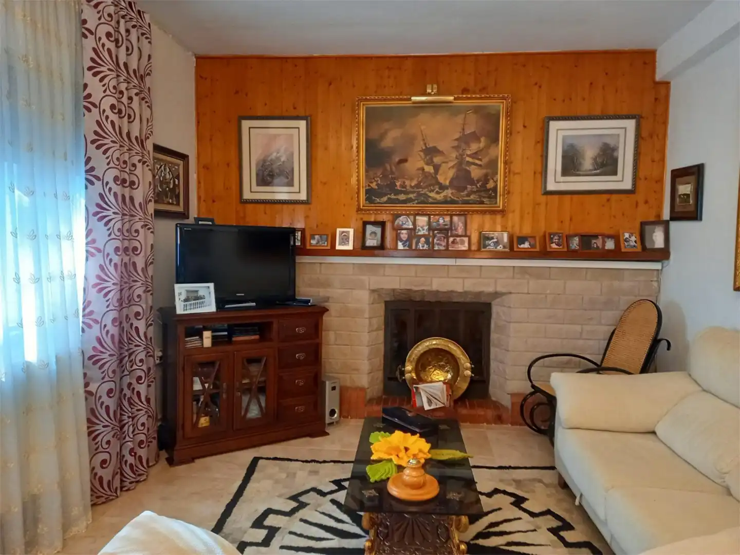 Living room of Houses for sale in Rus  with Air Conditioner, Private garden and Terrace