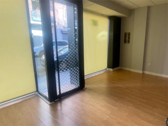 Local comercial en Alquiler en Calle Luis Ponce de León, 19 en Huerta de la Reina - Trassierra