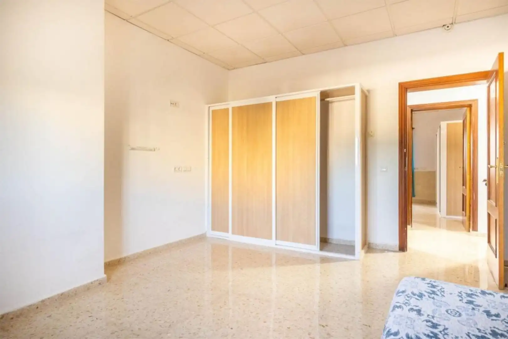 Room in Barrio San Rafael, 10, La Paz Bedroom of Flat for share in Alcalá de Guadaira with Air Conditioner, Heating and Storage room