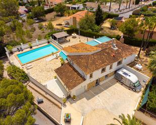 Vista exterior de Casa o xalet en venda en La Nucia amb Aire condicionat, Terrassa i Piscina