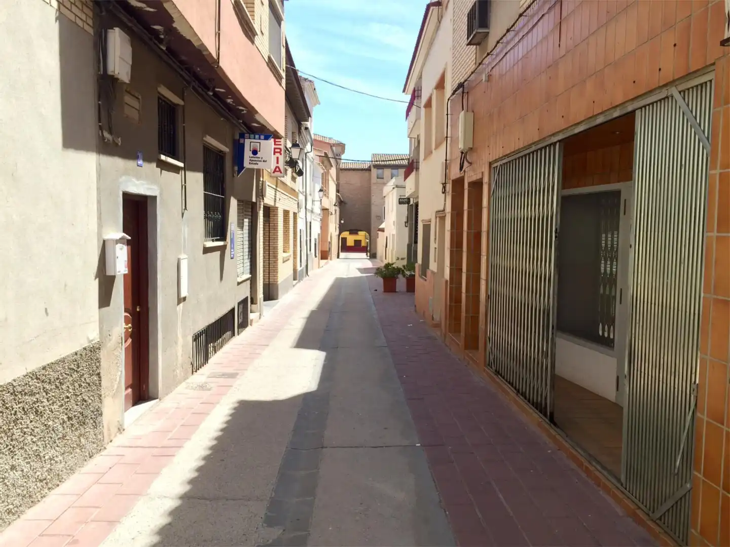 Exterior view of Office for rent in La Puebla de Alfindén