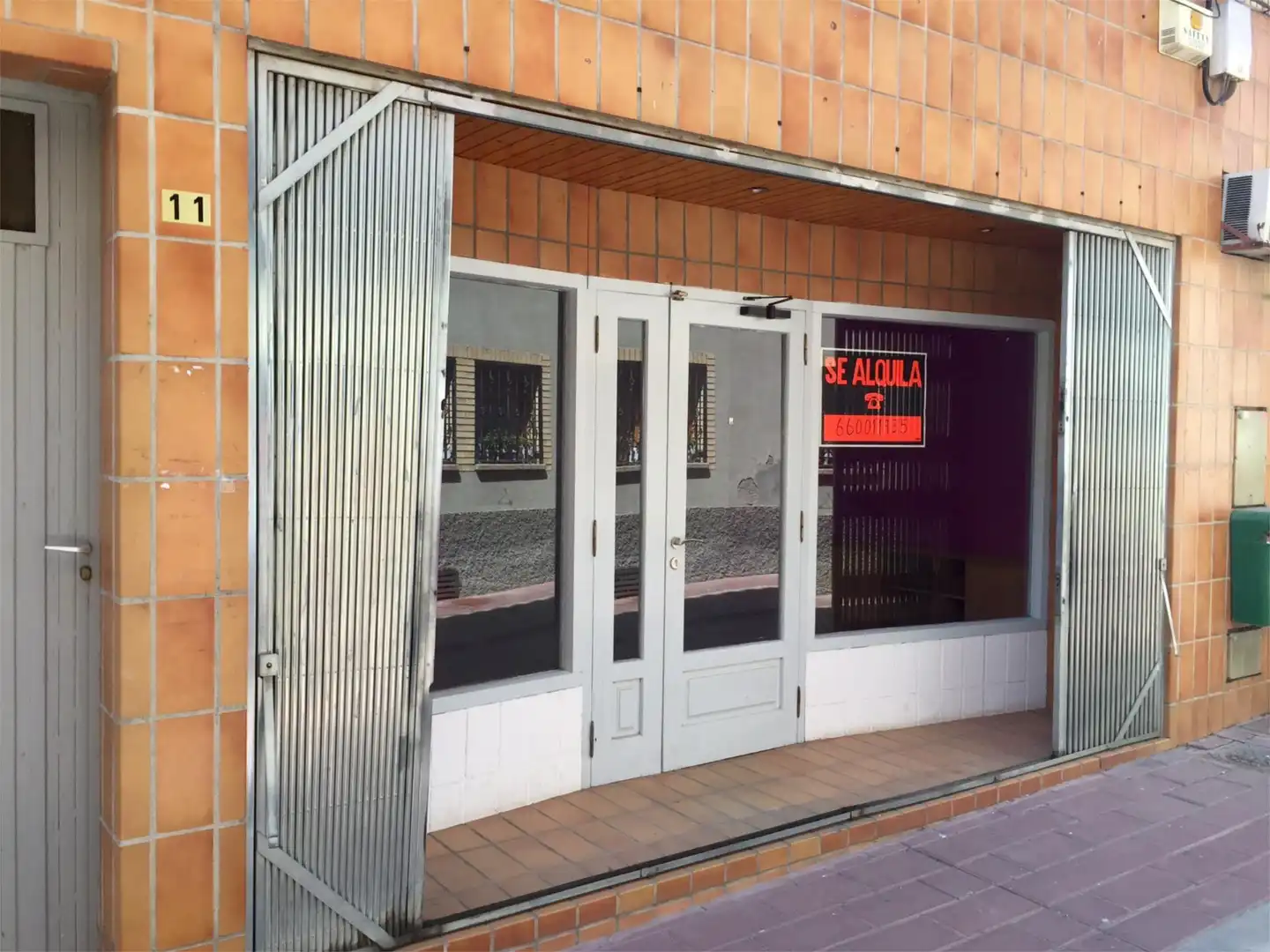 Office for rent in La Puebla de Alfindén