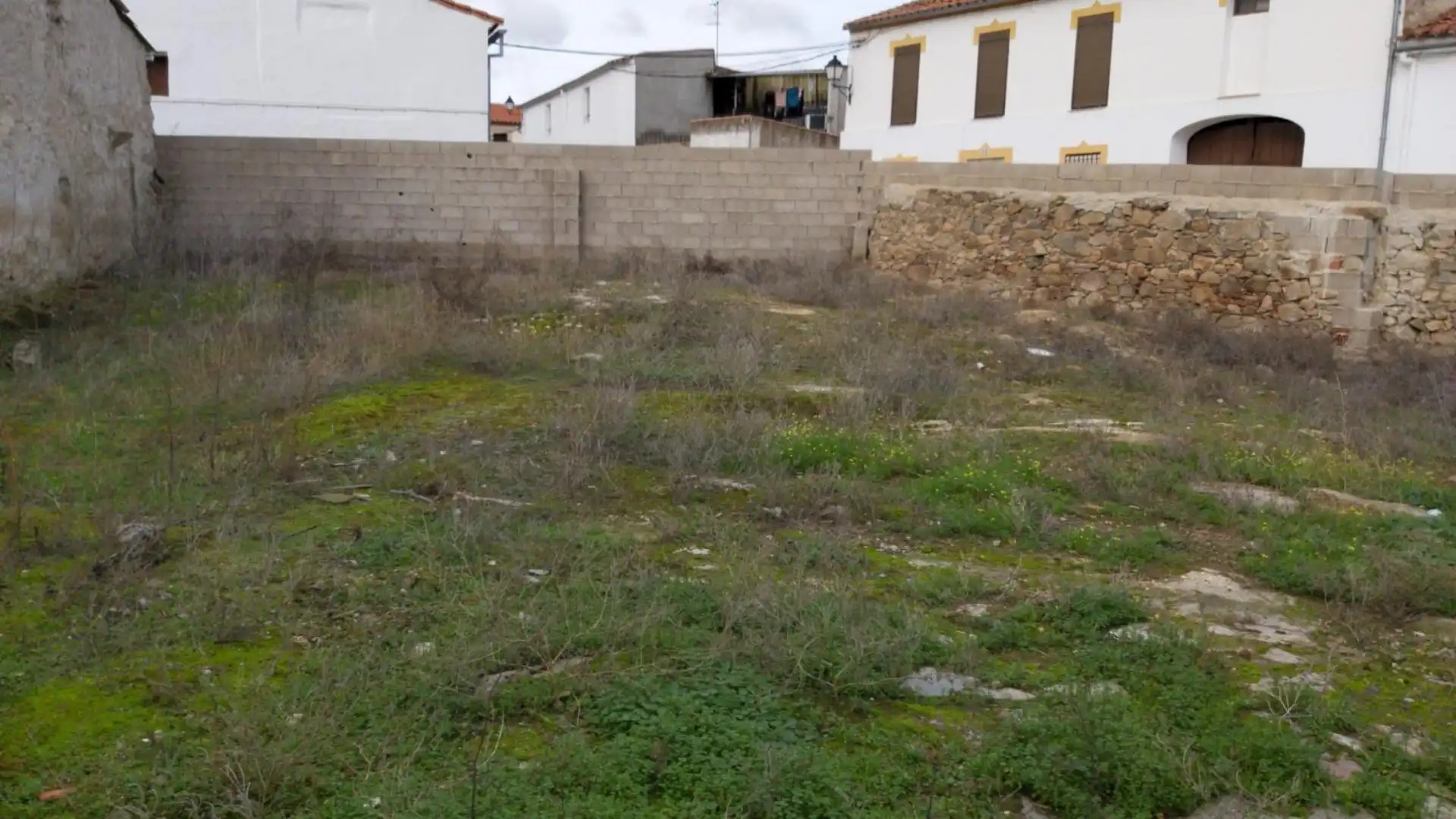 Land for sale in Almoharín