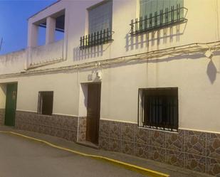 Vista exterior de Casa o xalet en venda en Viso del Marqués amb Aire condicionat i Terrassa