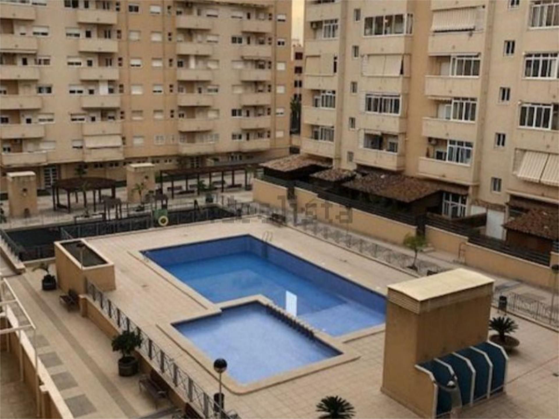 Garatge de lloguer a Avenida Cortés Valencianas, 6, El Toscar