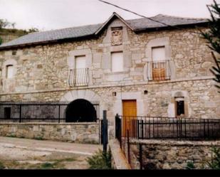 Vista exterior de Finca rústica en venda en Valdelugueros