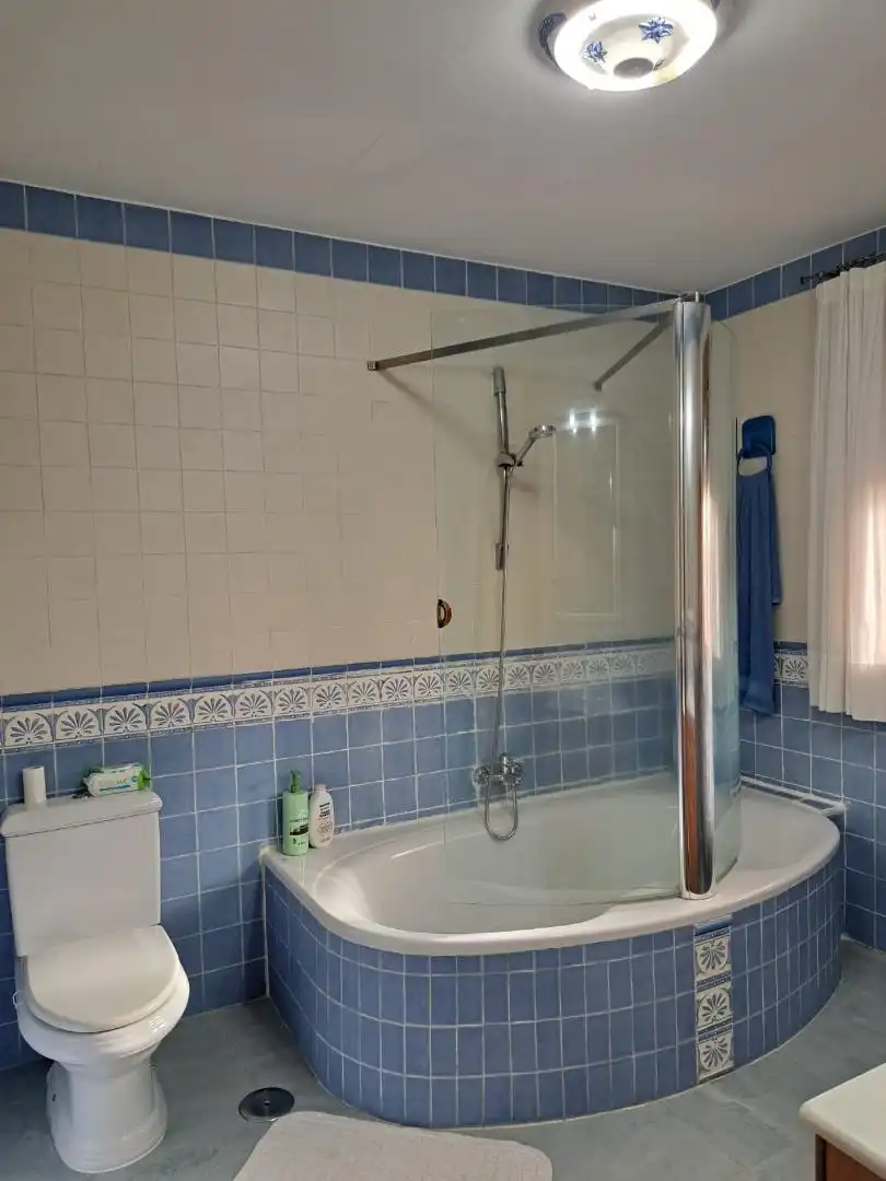 Houses for sale in Carretera Hoyuelo, 12, Guisando Bathroom of Houses for sale in Guisando with Heating, Private garden and Parquet flooring