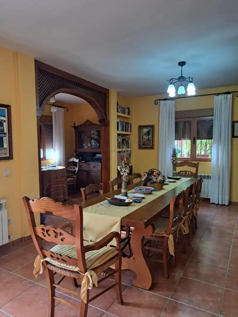 Houses for sale in Carretera Hoyuelo, 12, Guisando Dining room of Houses for sale in Guisando with Heating, Private garden and Parquet flooring