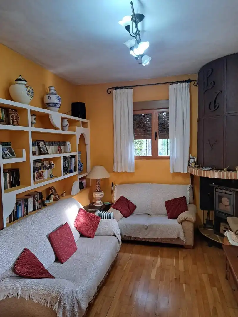 Houses for sale in Carretera Hoyuelo, 12, Guisando Living room of Houses for sale in Guisando with Heating, Private garden and Parquet flooring