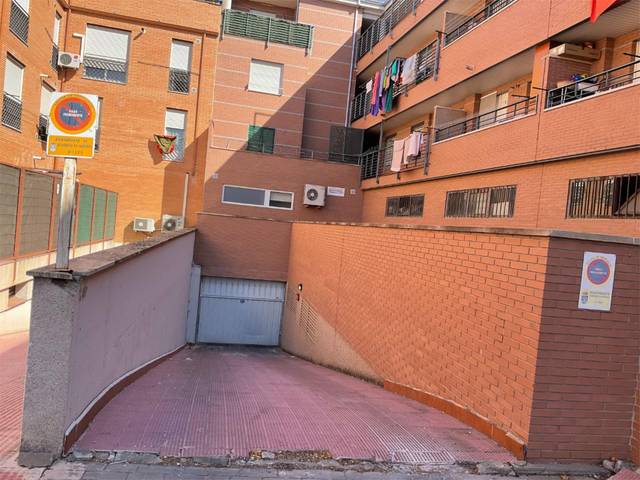 Garaje en Alquiler en Calle Miraflores, 27 en La Paloma - Asfain