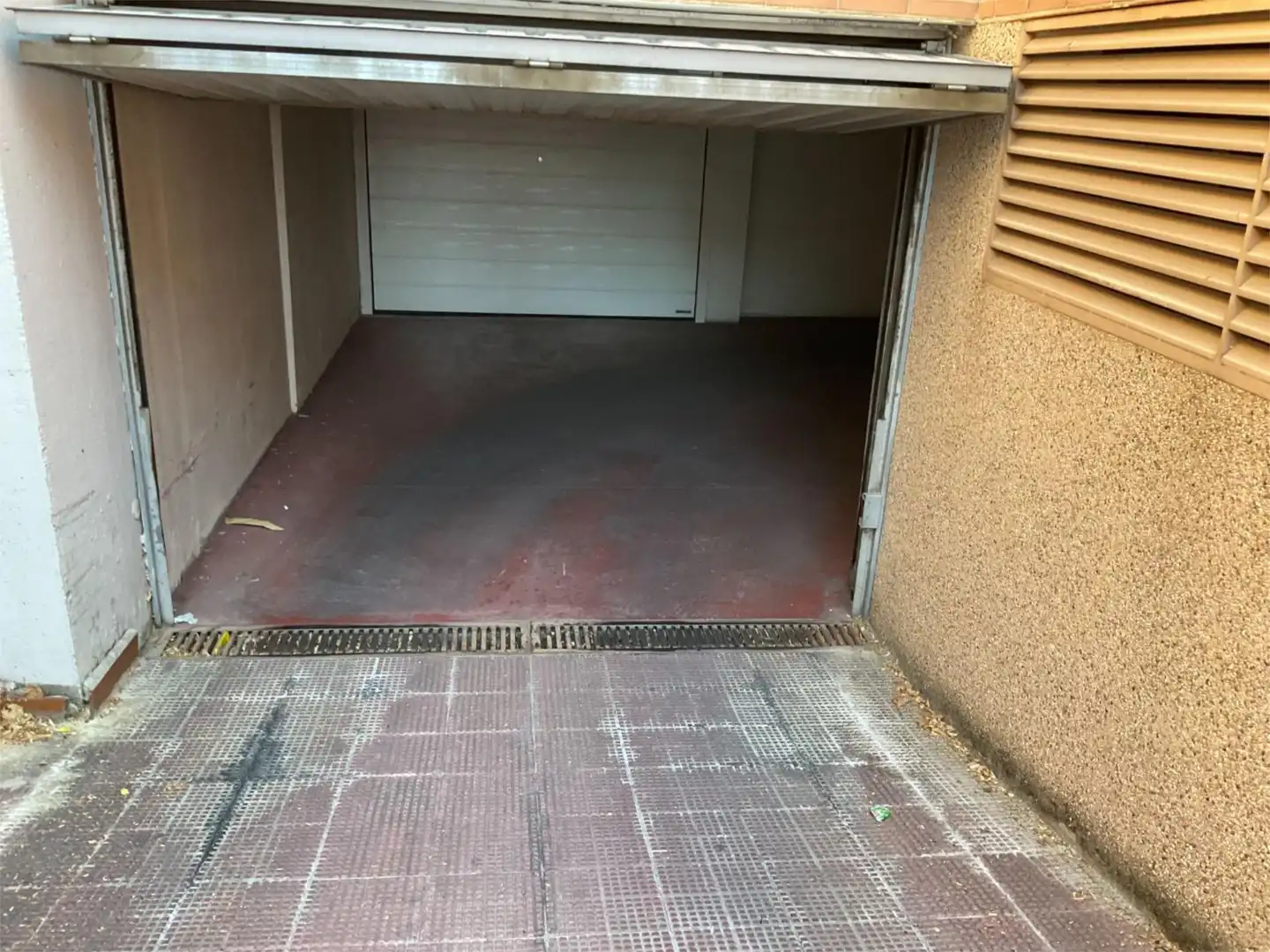 Garatge de lloguer a Calle Miraflores, 27, La Paloma - Asfain Aparcament de Garatge de lloguer en Azuqueca de Henares