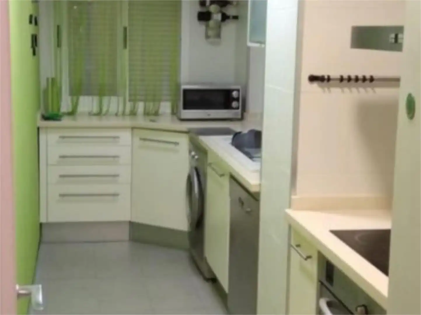 Apartamento de alquiler en Avinguda de Mohino, 40, Heliópolis Cocina de Apartamento de alquiler en Benicasim / Benicàssim con Terraza, Piscina y Amueblado