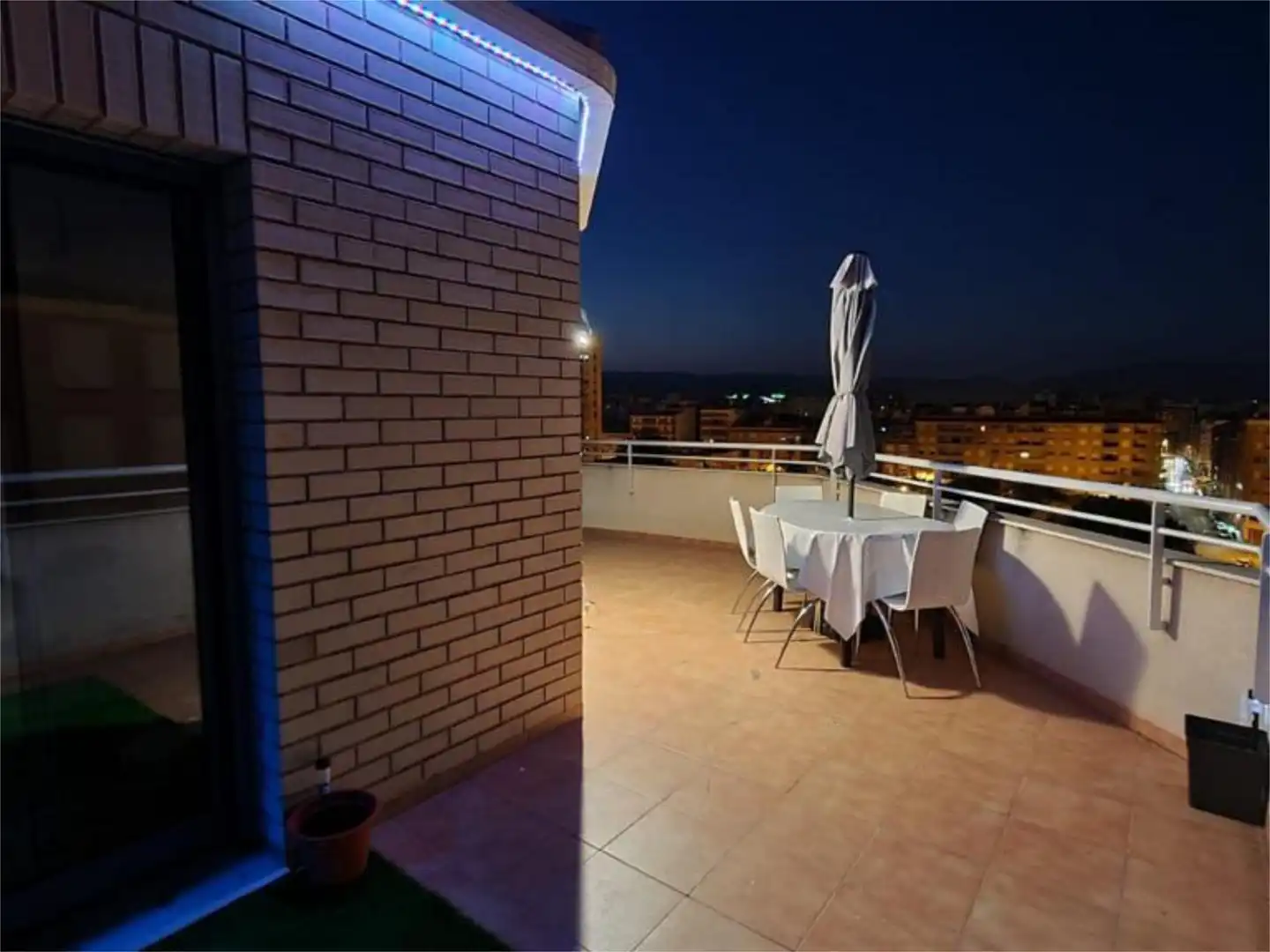 Ático en venta en Carrer del Cantó de Castalia, 9, Ensanche - Parque del Oeste Terraza de Ático en venta en Castellón de la Plana / Castelló de la Plana con Terraza y Balcón