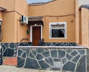 Exterior view of Single-family semi-detached for sale in El Casar de Escalona  with Air Conditioner, Terrace and Swimming Pool