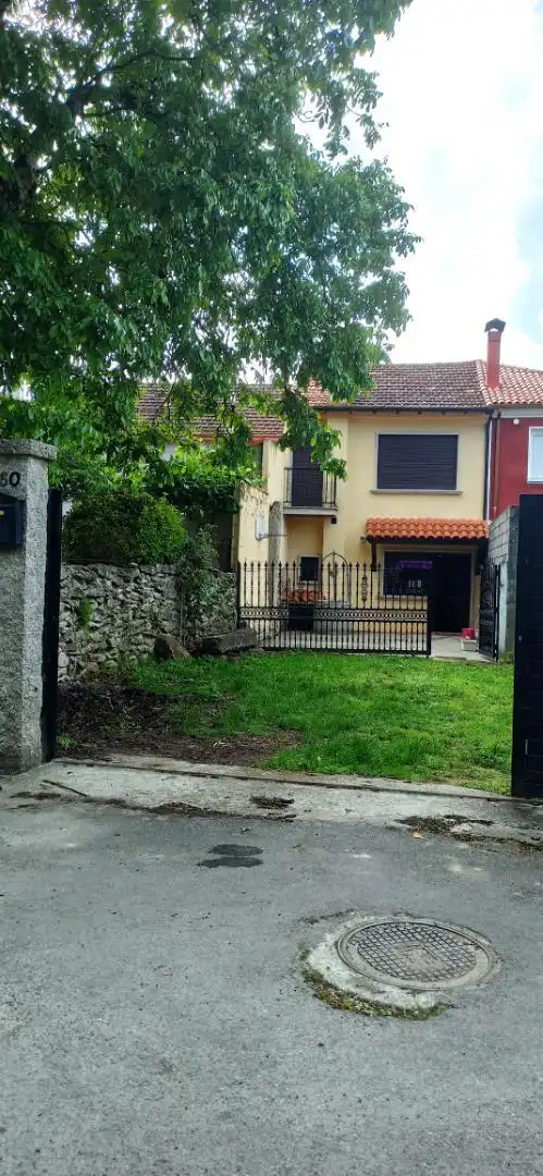 Casa adosada en venta en Lugar Froufe, 52, Baños de Molgas Jardín de Casa adosada en venta en Baños de Molgas con Terraza y Balcón