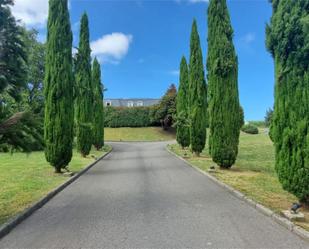 Vista exterior de Casa o xalet en venda en Santillana del Mar amb Jardí privat i Piscina