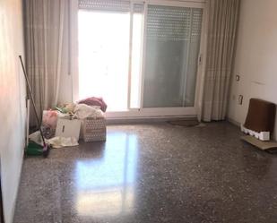 Sala d'estar de Pis en venda en Terrassa amb Terrassa i Balcó