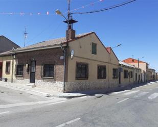 Vista exterior de Casa adosada en venda en Traspinedo amb Calefacció i Moblat