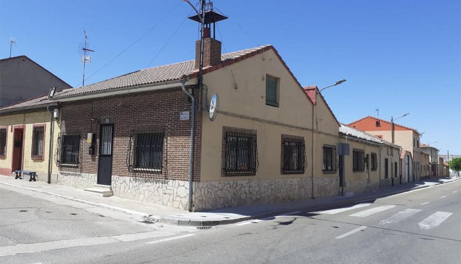 Foto 1 de Casa adosada en venda a Calle Val, 28, Traspinedo, Valladolid