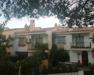 Vista exterior de Casa o xalet de lloguer en Vélez-Málaga amb Aire condicionat, Calefacció i Jardí privat