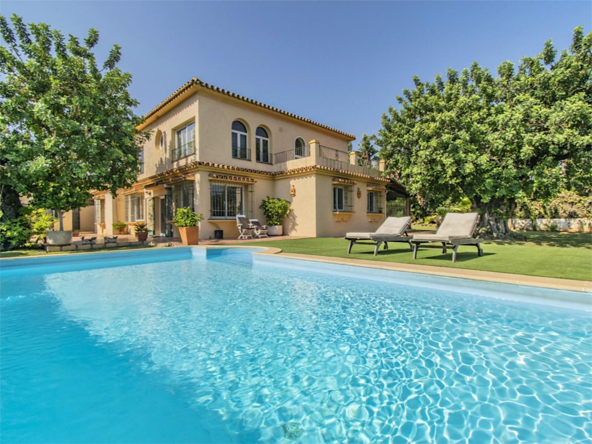 Piscina de Casa o xalet en venda en Marbella amb Aire condicionat, Calefacció i Jardí privat