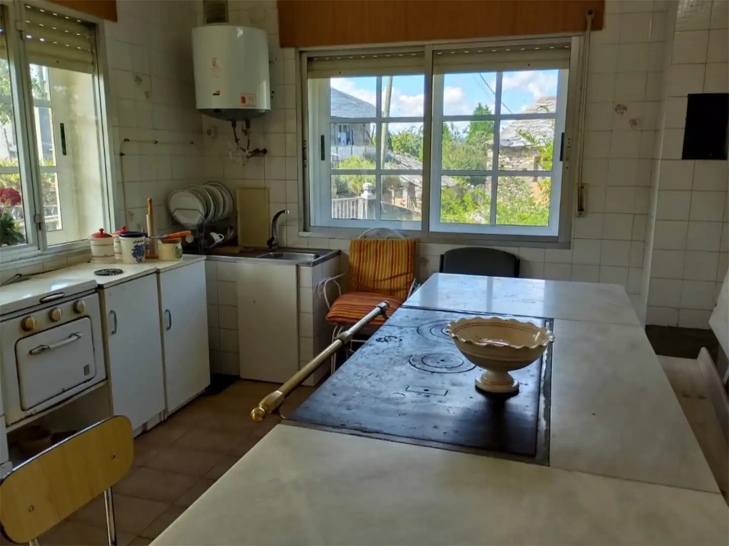 Casa o xalet en venda a Avenida Madrid, 53, Becerreá Cuina de Casa o xalet en venda en Becerreá amb Calefacció, Jardí privat i Terrassa