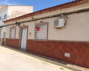 Vista exterior de Casa adosada en venda en Iznájar amb Balcó
