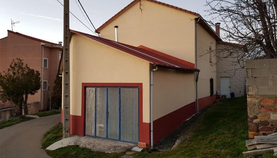 Casa adosada en venda a Calle Valdemillo, 9, Barruelo de Santullán, Palencia - imatge 1 Foto 1 de Casa adosada en venda a Calle Valdemillo, 9, Barruelo de Santullán, Palencia