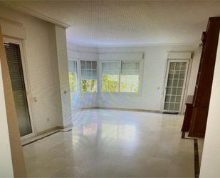 Flat to rent in  Madrid Capital  with Air Conditioner, Heating and Private garden