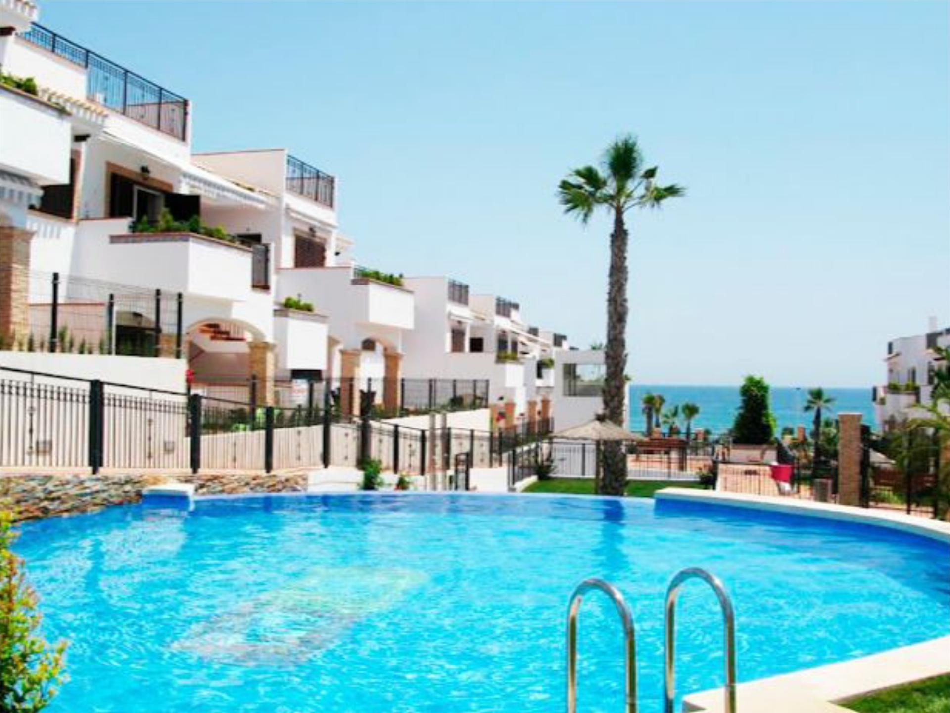 Vista exterior de Apartament en venda en Torrevieja amb Aire condicionat, Terrassa i Piscina