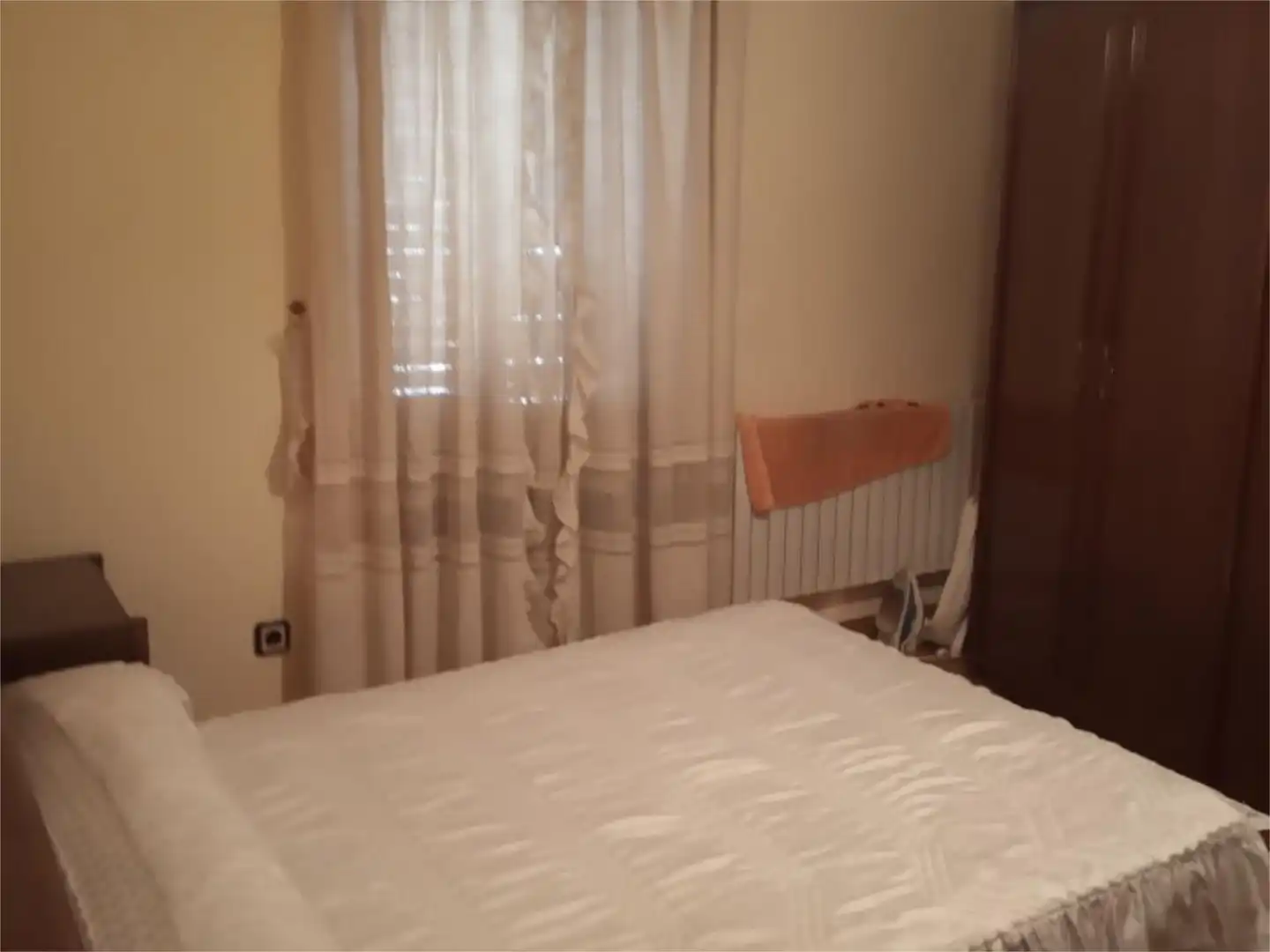 Habitación de Casa adosada en venta en Artajona con Calefacción, Parquet y Balcón