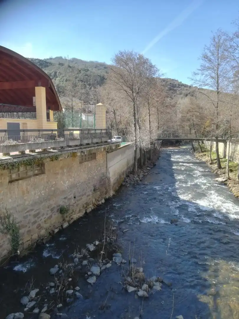 Casa adosada en venta en Avenida Santa Bárbara, 68, Torre del Bierzo Vista exterior de Casa adosada en venta en Torre del Bierzo