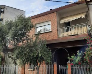 Vista exterior de Casa o xalet en venda en Barbastro amb Terrassa i Balcó