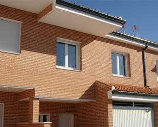 Exterior view of House or chalet for sale in Hormigos  with Terrace, Swimming Pool and Balcony