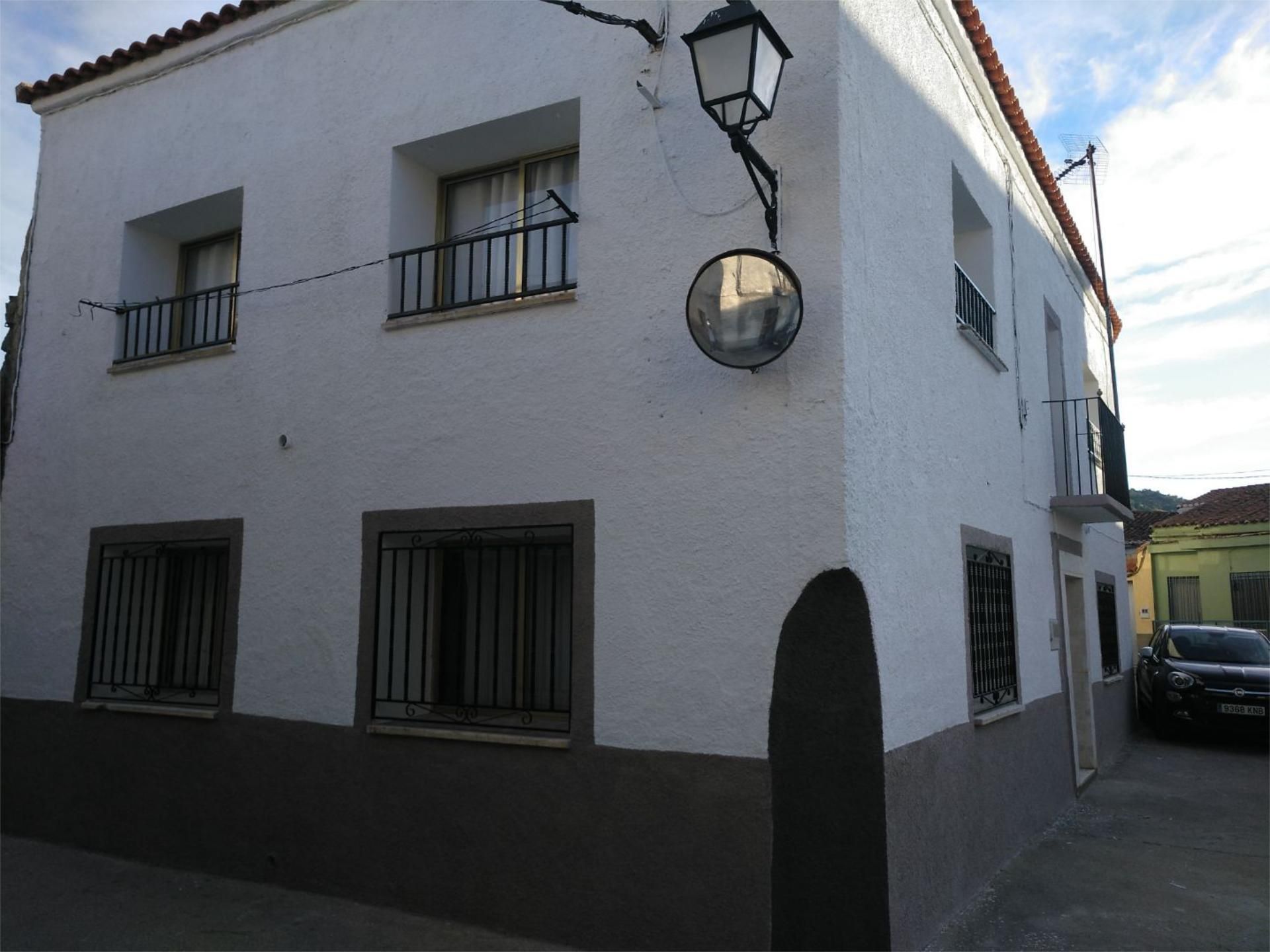 Vista exterior de Pis en venda en Torre de Santa María amb Moblat i Balcó