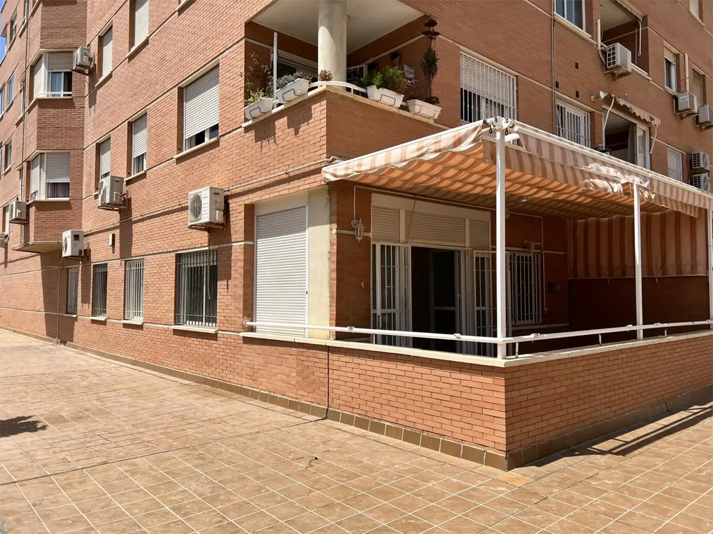 Exterior view of Flat for sale in Almería  with Air Conditioner, Parquet flooring and Terrace