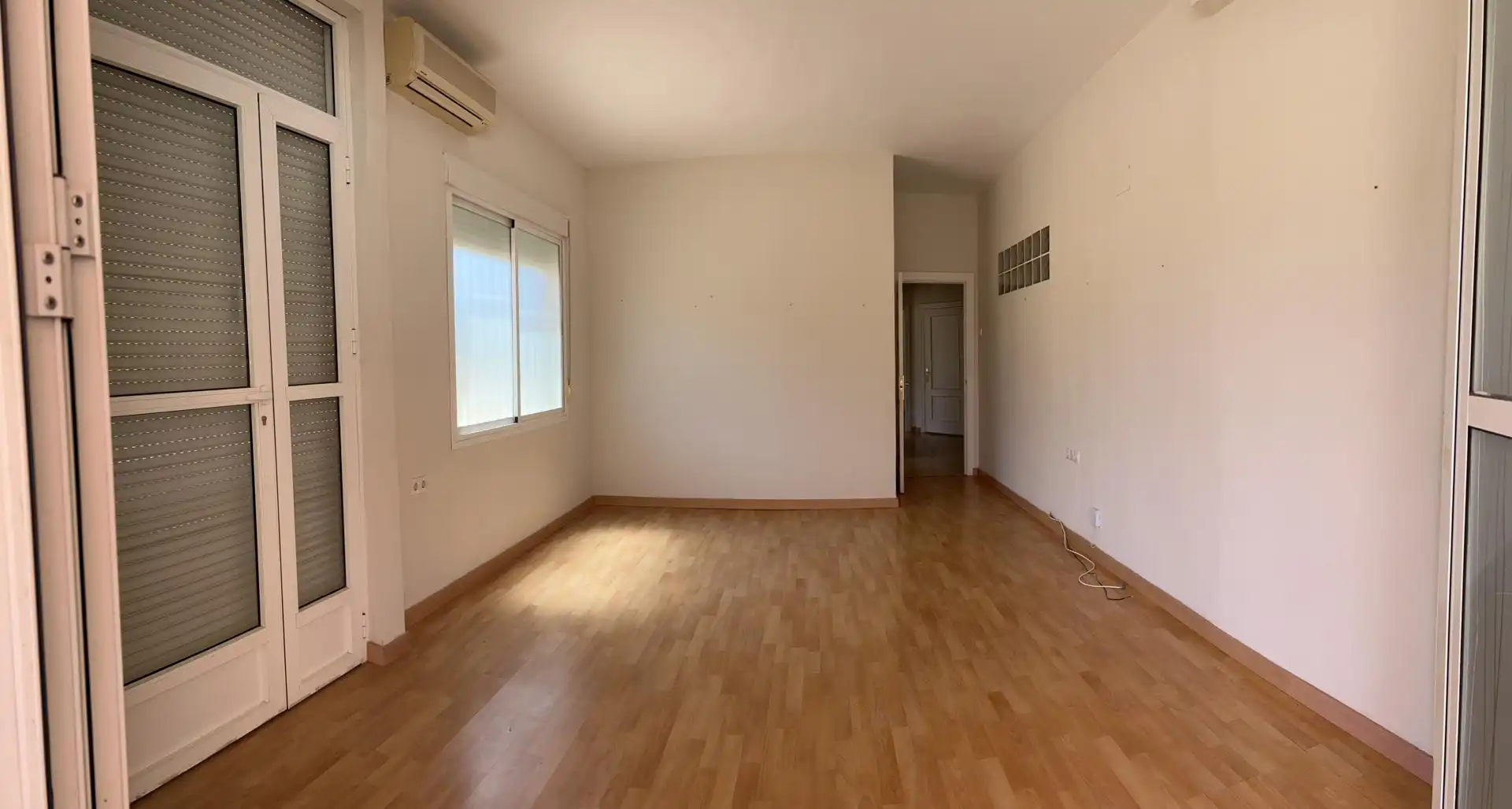 Living room of Flat for sale in Almería  with Air Conditioner, Parquet flooring and Terrace